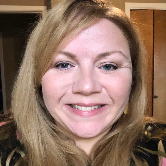 Meet your Posher, Denise - Picture 2 of 2